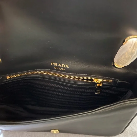 100% Authentic Prada crossbody bag. Purchased at Prada outlet. Nappa Gaufre - Picture 5 of 11